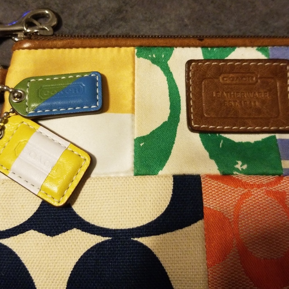Authentic Coach wristlet - Picture 3 of 4